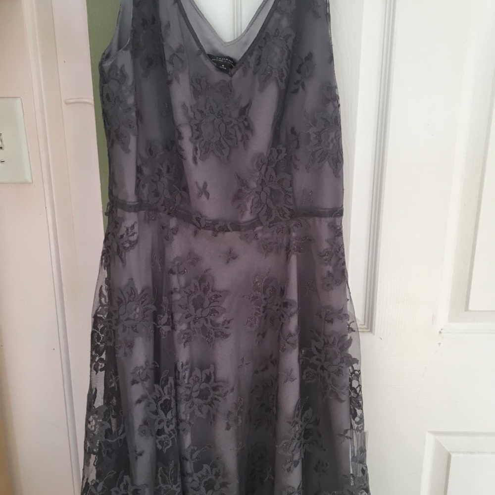 Tahari - Picture 4 of 7